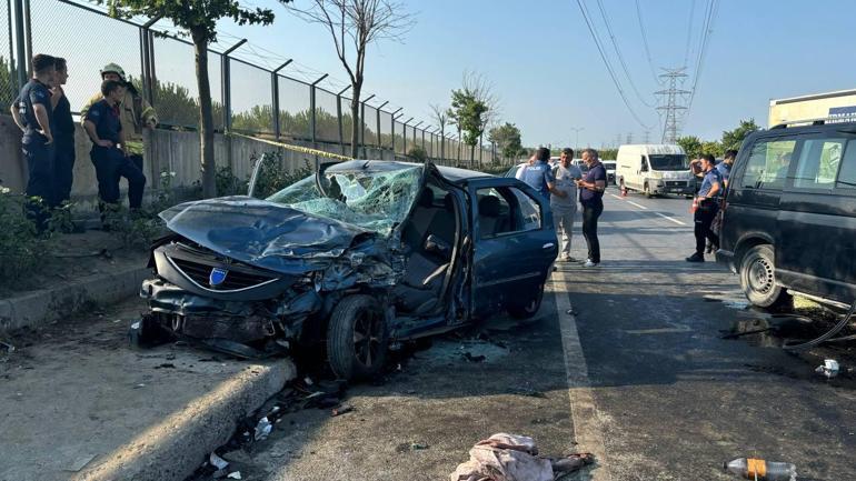 Bağcılarda minibüs ile otomobil çarpıştı: 1’i ağır 7 yaralı