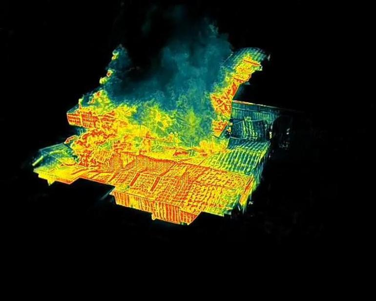 Bursa’da geri dönüşüm tesisinde çıkan yangın, 3 fabrikaya sıçradı