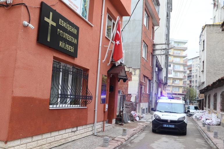 Kiliseye zorla girmeye çalışan 2 sanığa 11er yıla kadar hapis istemi