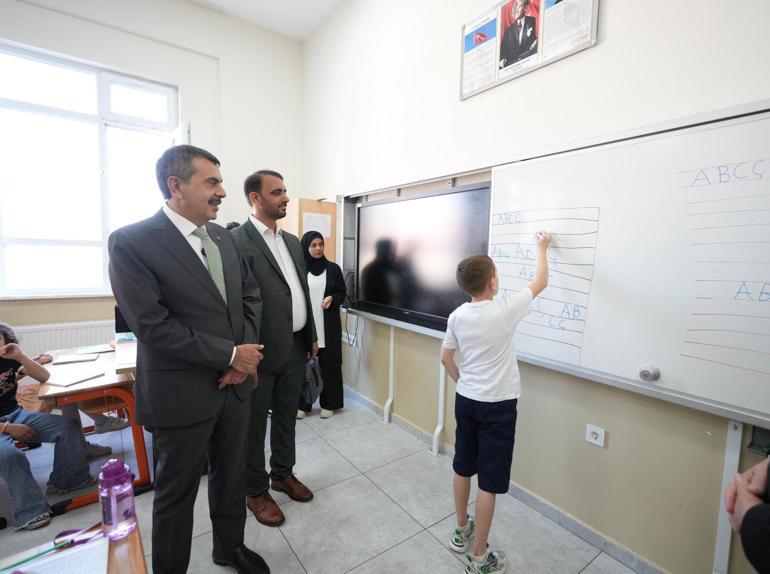 Bakan Tekinden, Gazzeli çocuklara ziyaret