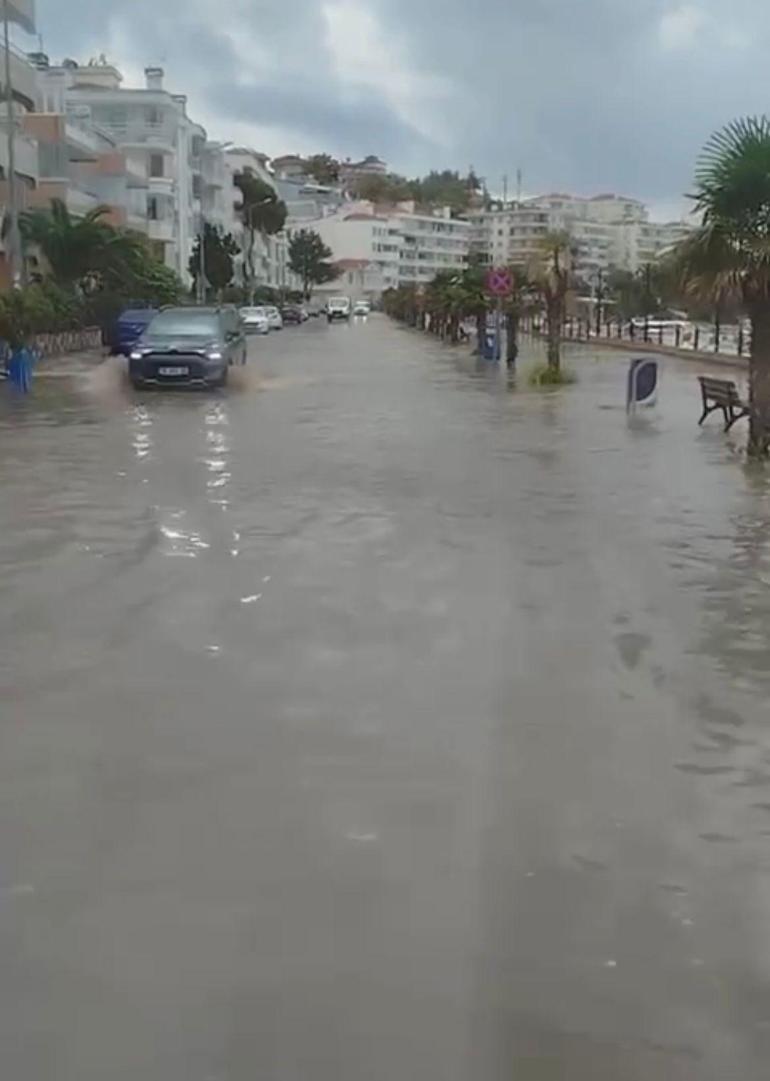 Mudanyada sağanak, sahil yolunu göle çevirdi