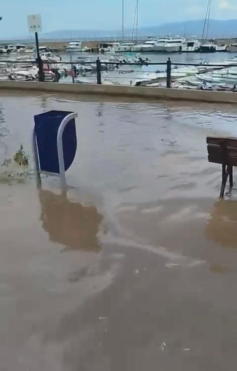 Mudanyada sağanak, sahil yolunu göle çevirdi