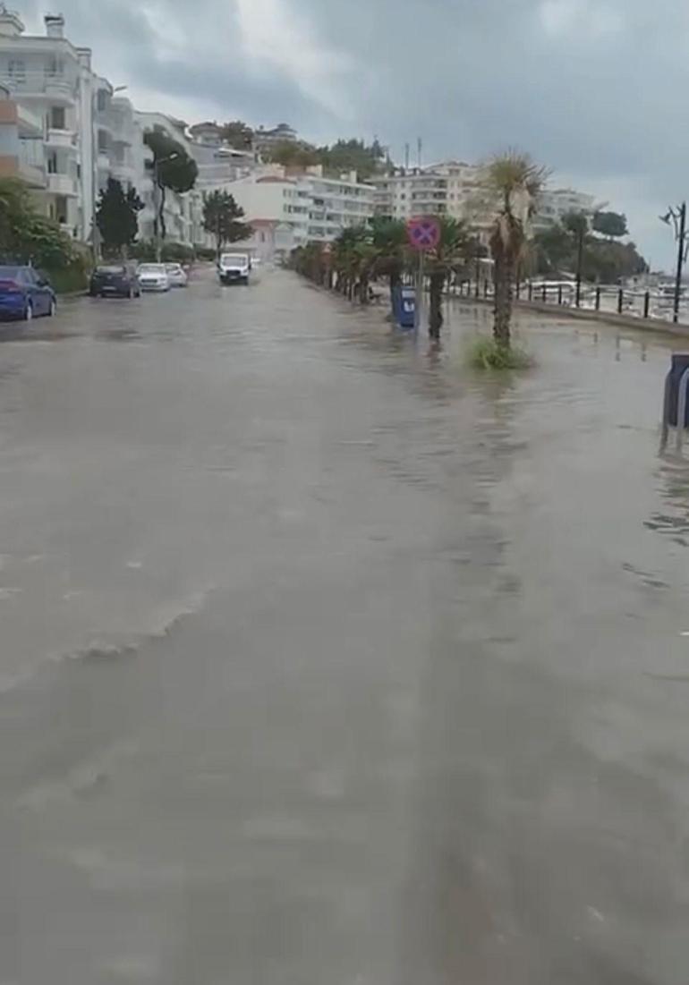 Mudanyada sağanak, sahil yolunu göle çevirdi