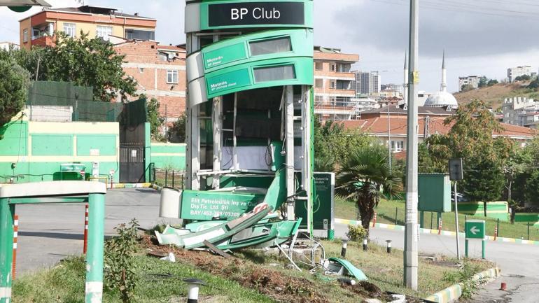 Avcılar’da İETT otobüsü 3 araca çarpıp akaryakıt istasyonuna daldı: 1’i ağır 3 yaralı