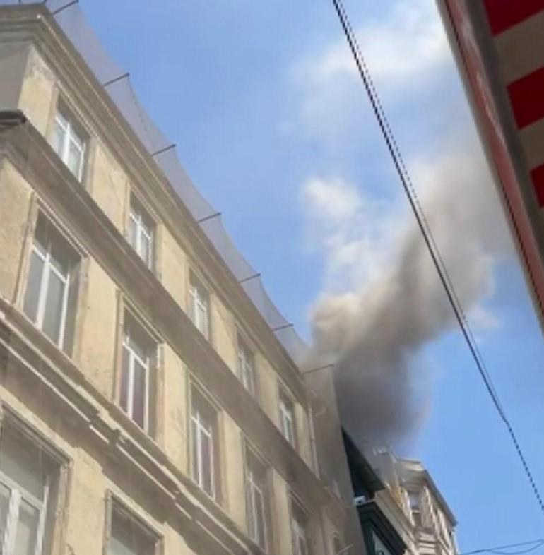 Beyoğlunda otelde çıkan yangın söndürüldü