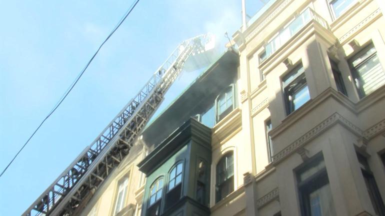 Beyoğlunda otelde çıkan yangın söndürüldü