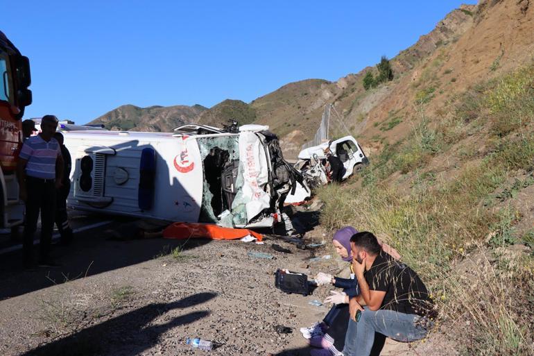 Erzurumda ambulans ile hafif ticari araç çarpıştı: 4 ölü, 1 yaralı