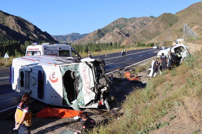 Erzurumda ambulans ile hafif ticari araç çarpıştı: 4 ölü, 1 yaralı