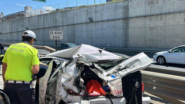 Sultanbeyli TEM Otoyolunda TIR otomobile çarptı: 1i çocuk 2 yaralı