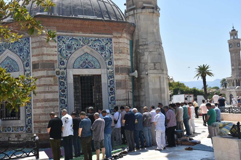 Haniye için İzmirde gıyabi cenaze namazı