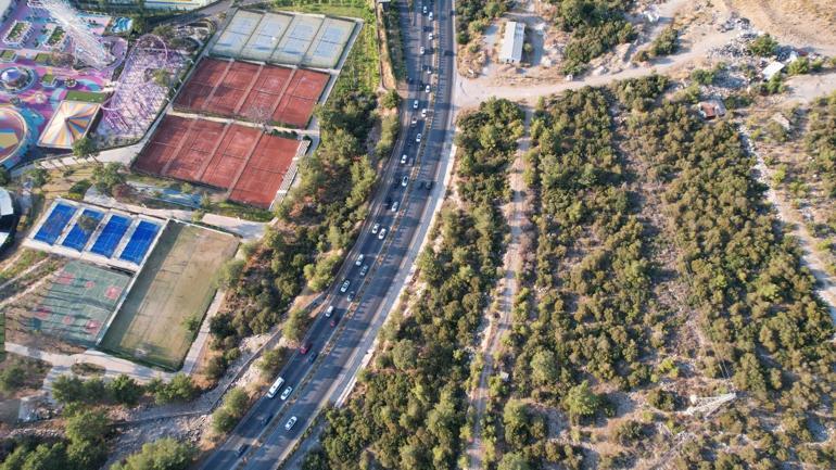 Bodruma tatilci akını; araç yoğunluğu dronla görüntülendi