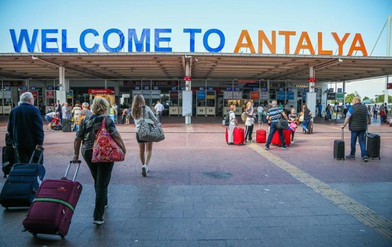 Antalyaya gelen turist sayısı 9 milyonu aştı