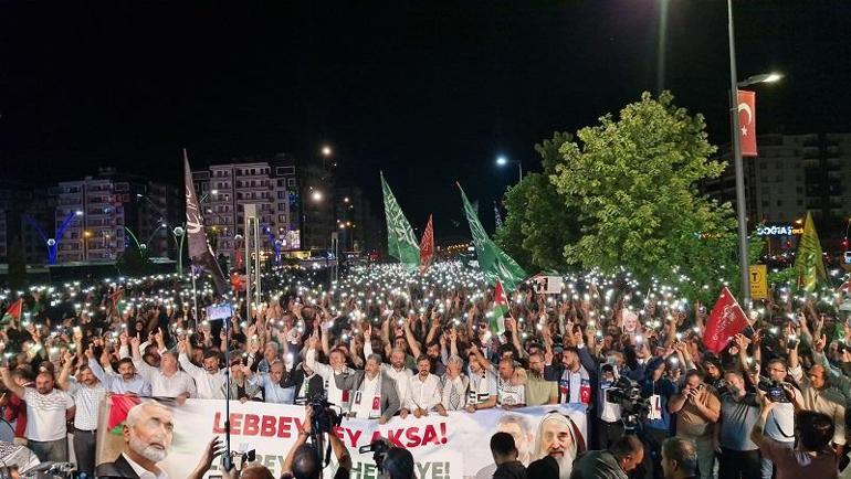 Diyarbakırda İsrail protestosu; kahve zinciri şubesine taşlı saldırı girişimi