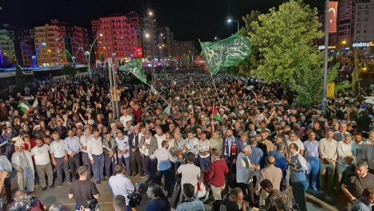 Diyarbakırda İsrail protestosu; kahve zinciri şubesine taşlı saldırı girişimi