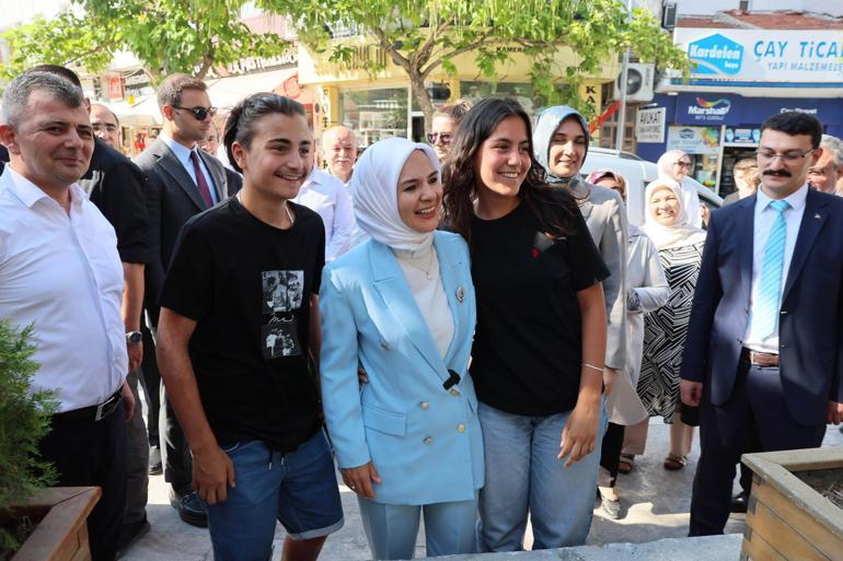 Bakan Göktaş, Hacı Bektaş-i Veli Kültür Derneğini ziyaret edip, aşure dağıttı