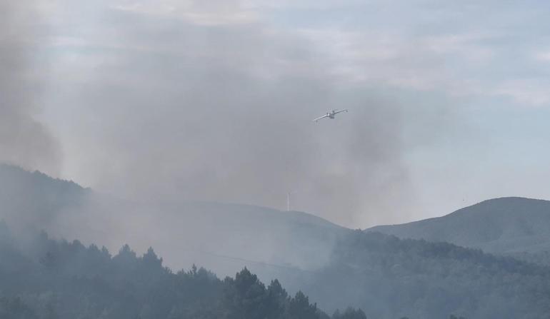 Rusyadan kiralanan Be-200 amfibi yangın söndürme uçağı, Yalovadaki yangında 58 ton su attı