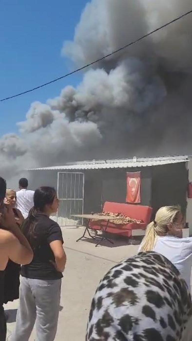 İskenderunda konteyner kentte yangın çıktı; bölge halkı söndürdü