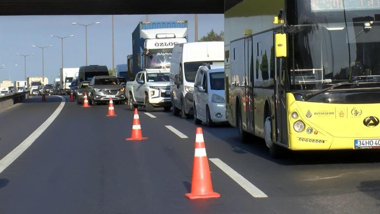 Küçükçekmece TEM Otoyolunda kamyonete arkadan çarpan motosiklet sürücüsü öldü