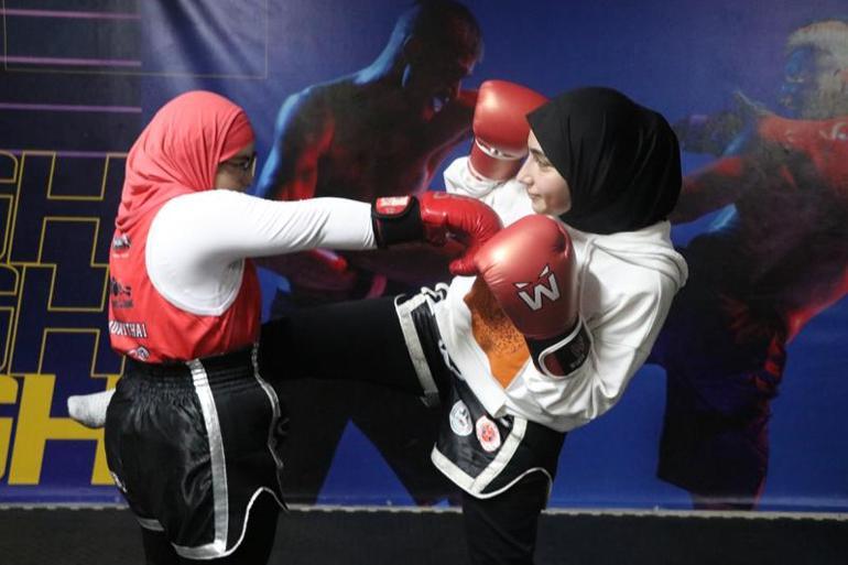 Muay thai ile hayata yeniden tutunan Hicret, dünya şampiyonu olmanın hayalini kuruyor