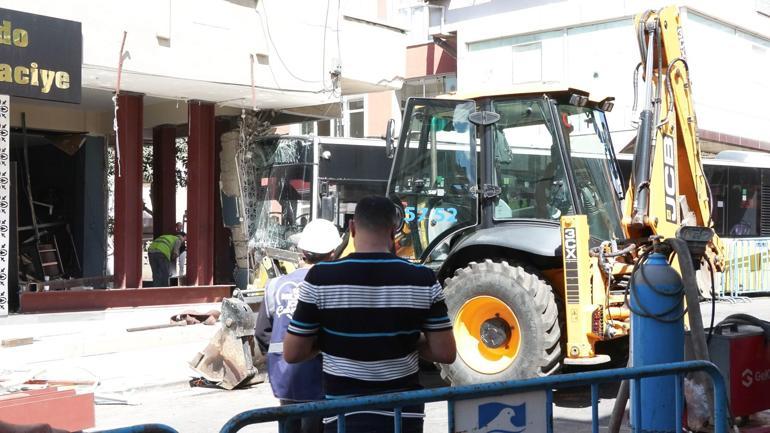 Pendikte İETT otobüsünün çarptığı 4 katlı binanın kolonları otobüsün çekilmesi için güçlendirildi