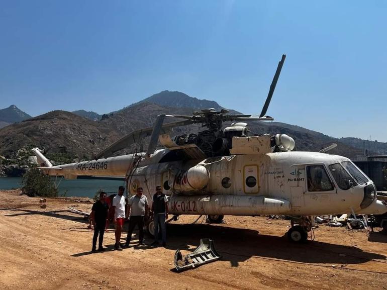 Adanada düşen helikopter sudan çıkarıldı, Rusyaya götürülmek üzere parçalanmaya başlandı