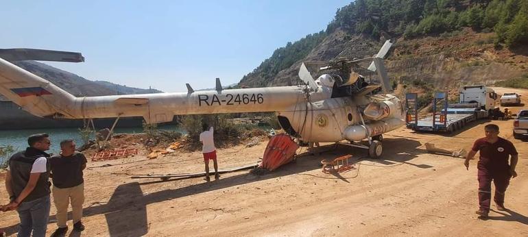 Adanada düşen helikopter sudan çıkarıldı, Rusyaya götürülmek üzere parçalanmaya başlandı