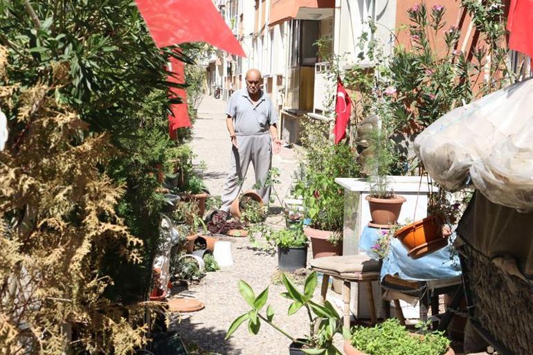 Tartıştığı komşusu felçli eşi için kaldırıma yaptığı bahçeye zarar verdi