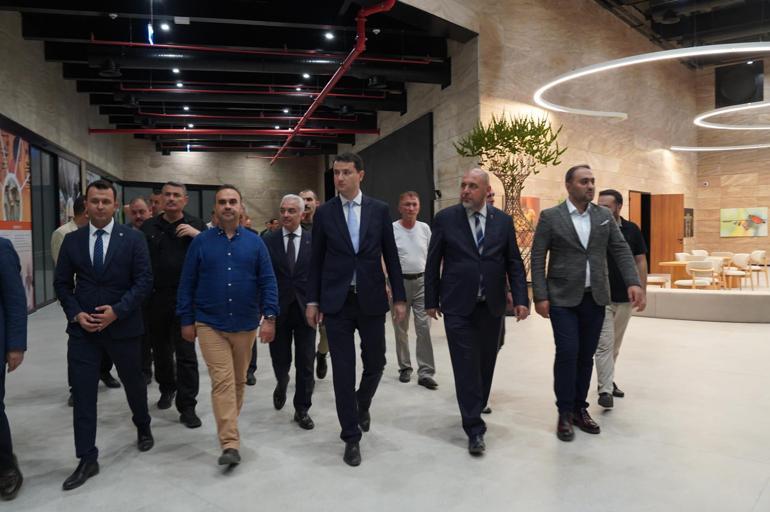 Bakan Kacır, HEKTAŞı ziyaret etti