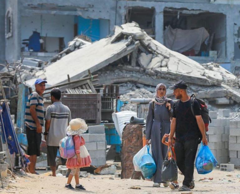 İsrail’in tahliye emri sonrası, Gazzeli aileler yine yola koyuldu