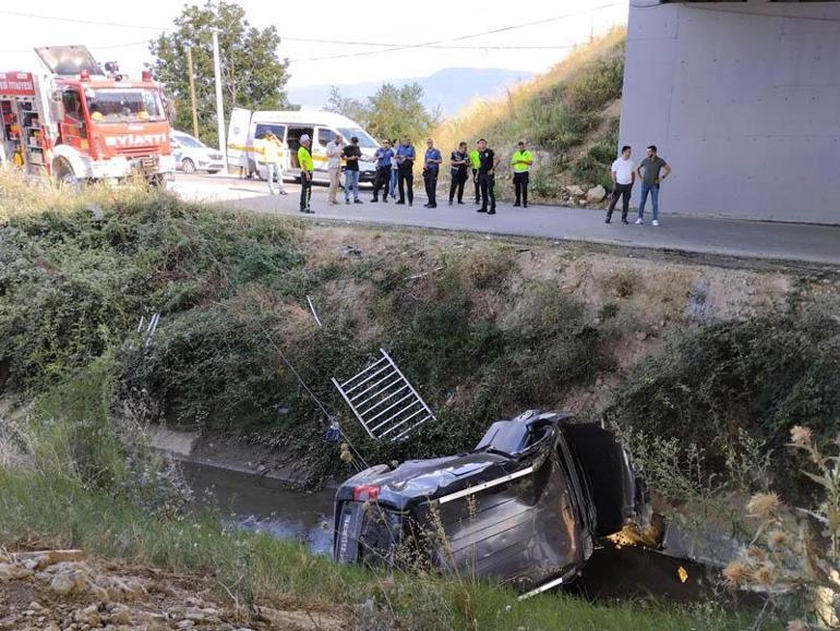 Otomobil, köprüden uçtu; baba öldü, oğlu yaralı