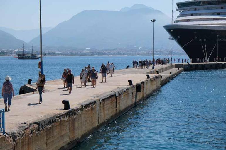 Kruvaziyerle 2199 turist Alanyaya geldi