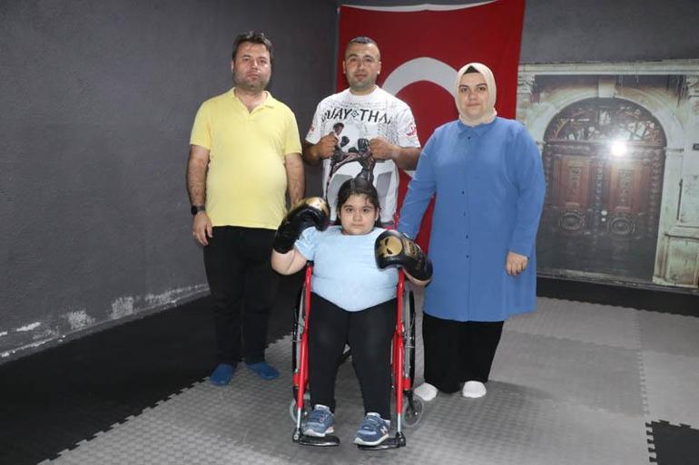 11 yılda 12 ameliyat ve 10 yara tedavisi olan Zeynep, muay thai ile hayata sarıldı