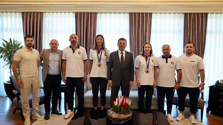 Paris Olimpiyatlarında madalya kazanan İBB sporcuları İmamoğlu ile buluştu