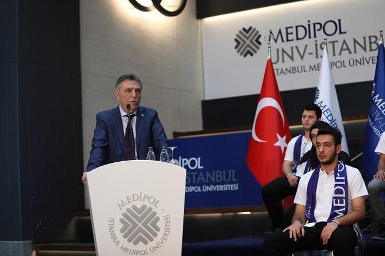 YKSde ilk 100e giren 25 öğrenci İstanbul Medipol Üniversitesini tercih etti