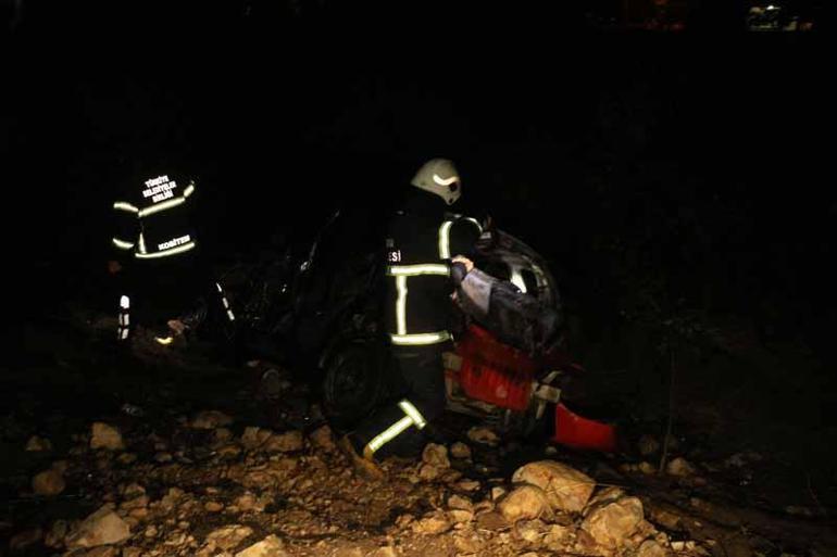 Tokatta yolcu otobüsü ile otomobilin çarpıştığı kaza kamerada; 2 ölü, 3 yaralı