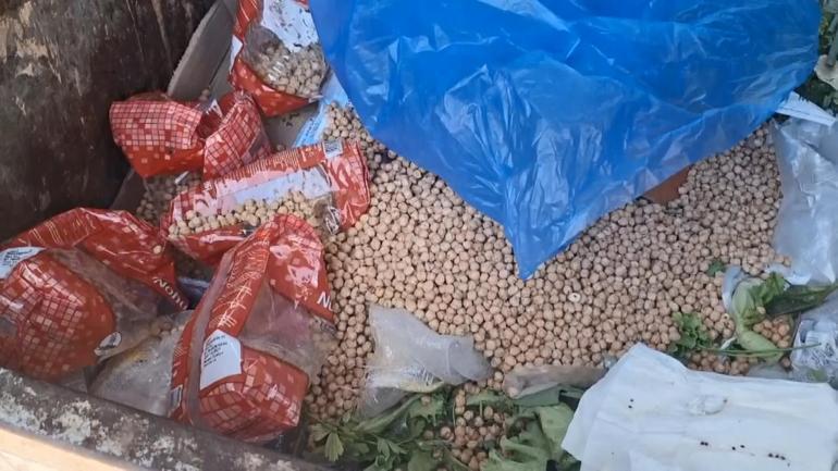 Kartaldaki zincir markette nohut paketinden böcek çıktı