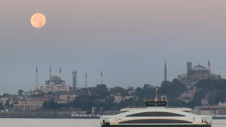 Süper Ay İstanbulda görsel şölen oluşturdu