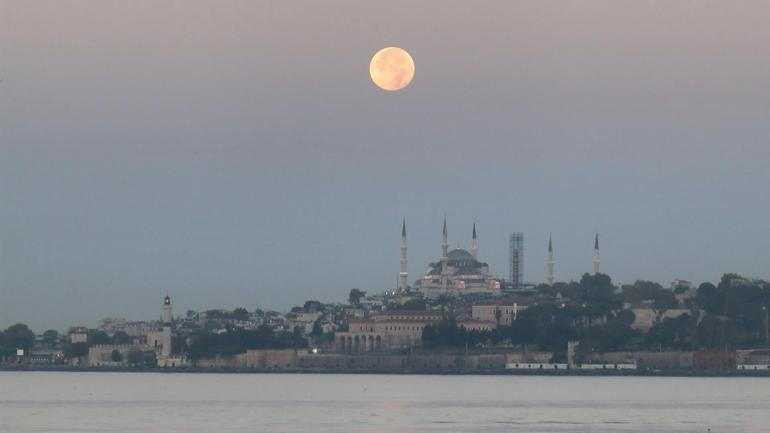 Süper Ay İstanbulda görsel şölen oluşturdu