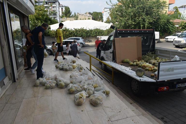 Tüccara kızdı, çöpe atmak yerine ‘lösemili çocuklar’ yararına dağıttı