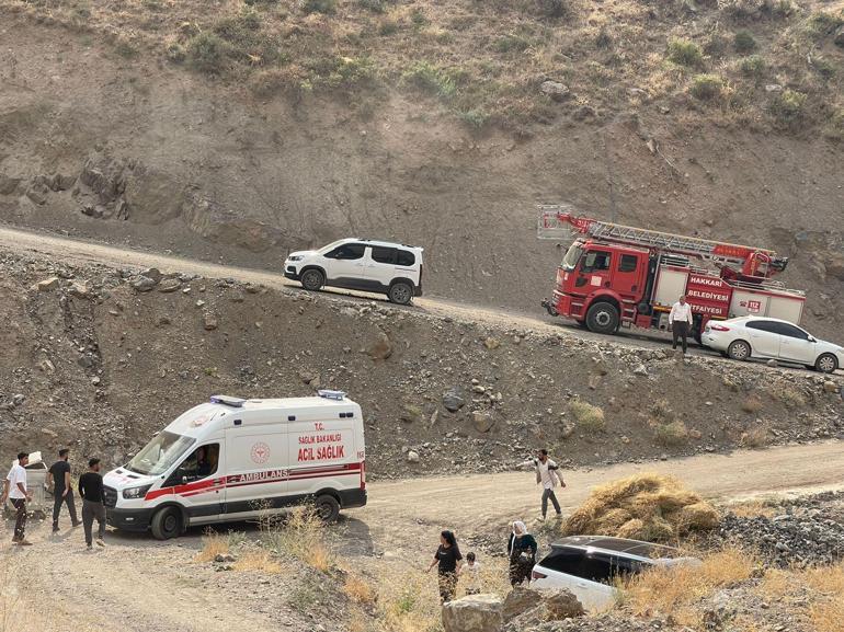 Güvenlik korucularını taşıyan kamyonet şarampole devrildi; 2si ağır, 6 yaralı