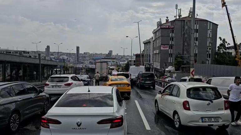 Beylikdüzünde hafriyat kamyonu kazası: D-100 Karayolu trafiğe açıldı