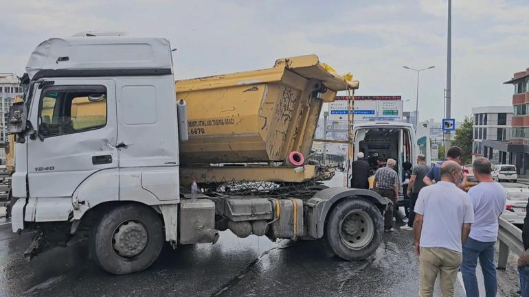 Beylikdüzünde hafriyat kamyonu kazası: D-100 Karayolu trafiğe açıldı