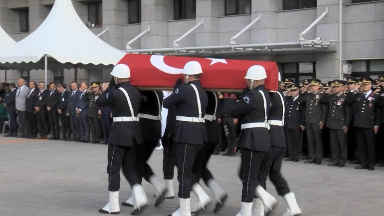 Şehit polis memuru Mustafa Peksoy için İstanbul İl Emniyet Müdürlüğünde tören