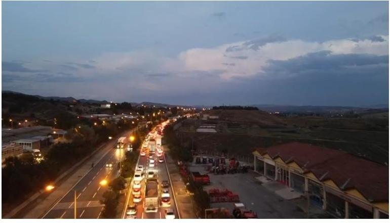 Çorumda otomobil, TIRa çarptı: 4 yaralı