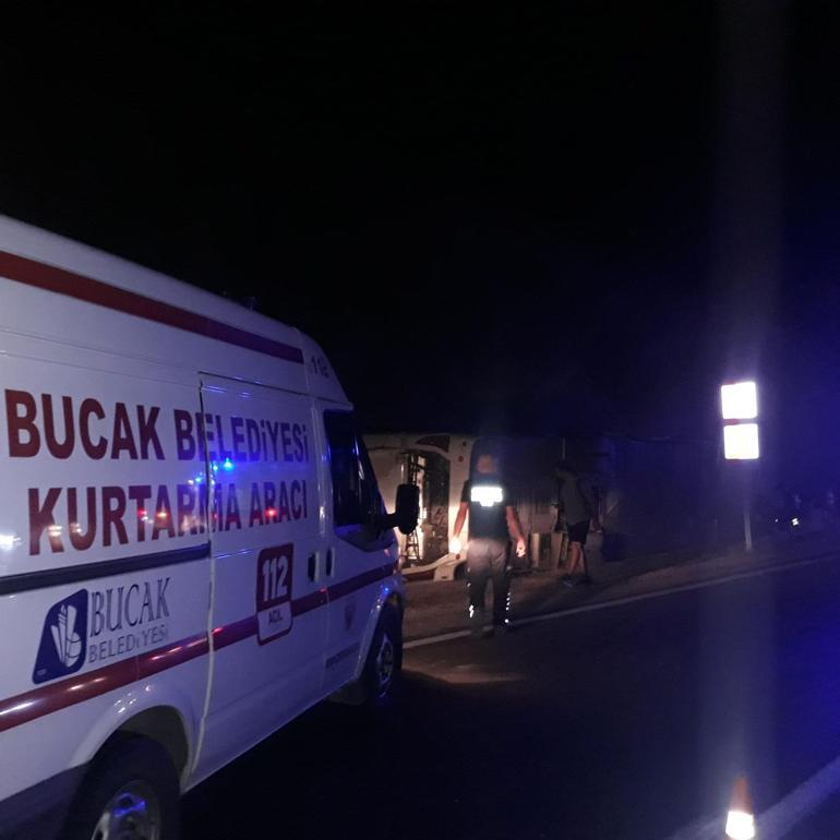 Burdurda yolcu otobüsü virajda devrildi: 13 yaralı