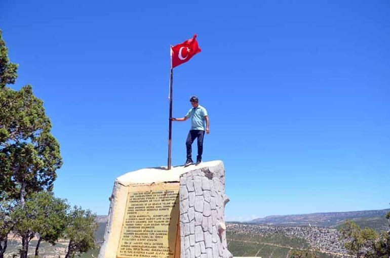 Karacaoğlanın anıt mezarı harabeye döndü