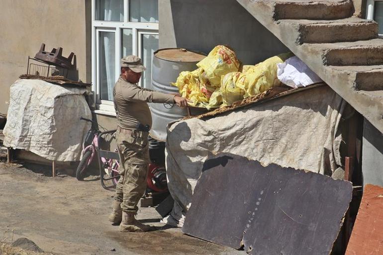 Narini arama çalışmaları 3üncü gününde; 9 bin 300 araç kontrol edildi