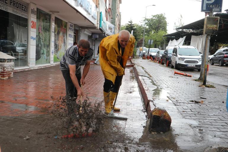 Ankarada sağanak; alt geçit ve caddeler suyla doldu