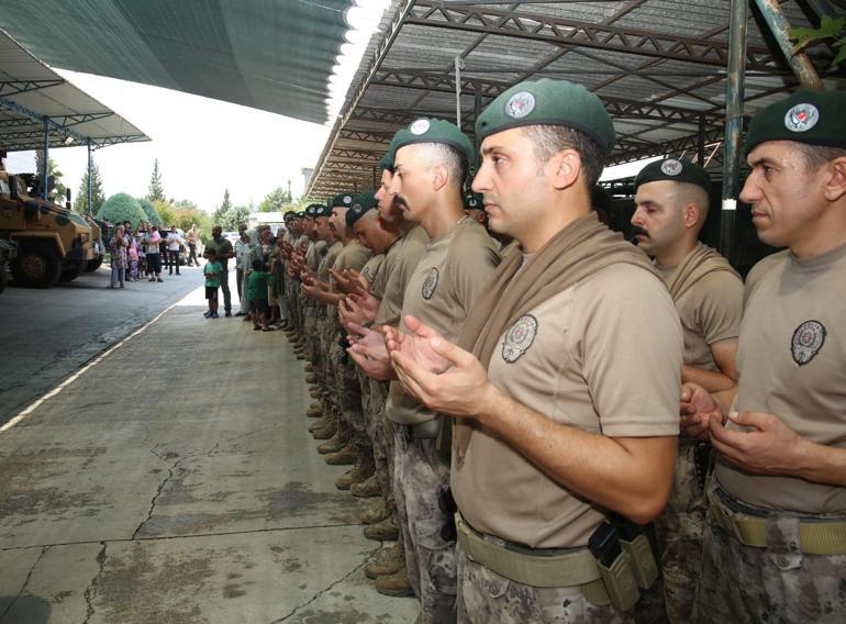 Suriyede görev yapacak Özel Harekat polisleri, dualarla uğurlandı