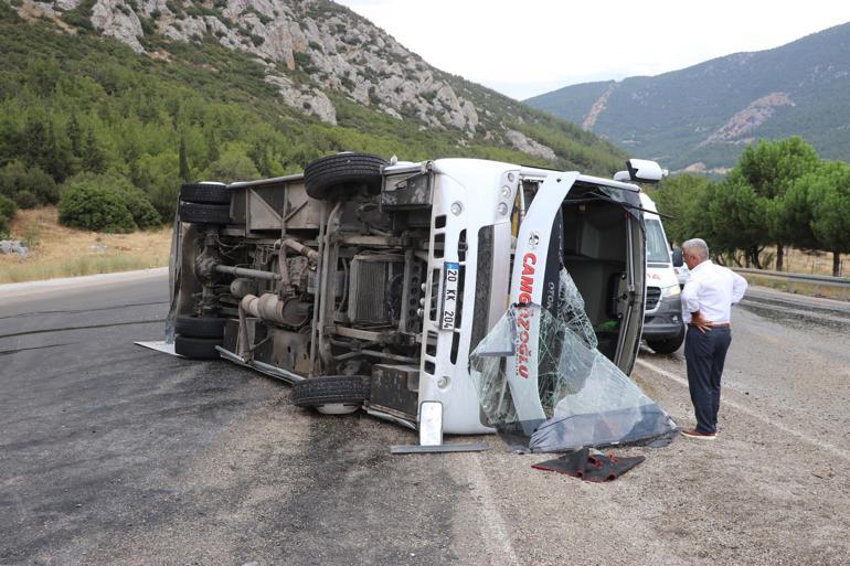 Düğün yolunda kaza: 1i ağır, 26 yaralı